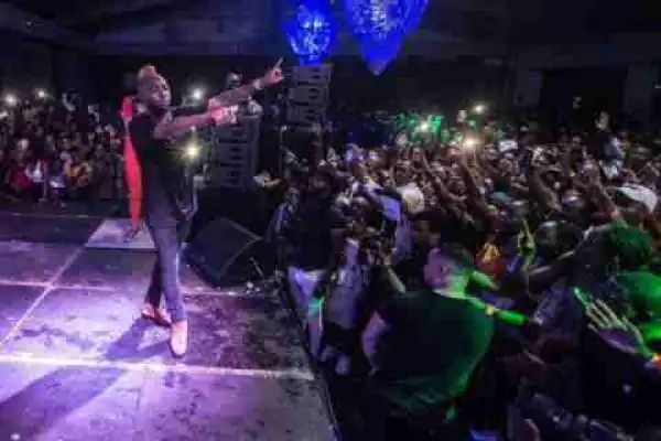 30BillionWorldTour: Davido Turns Superman At His Show In Brussels, Belgium (Pics)